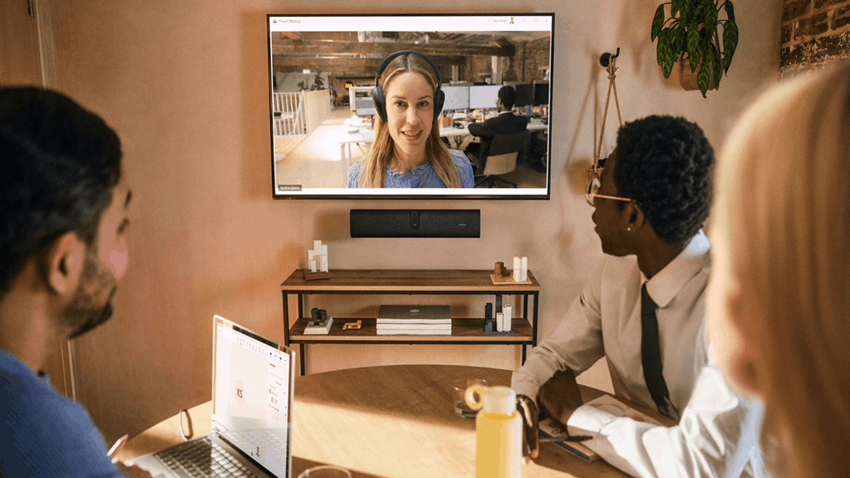 Team in a small meeting room using the Jabra PanaCast U30 for a hybrid video meeting