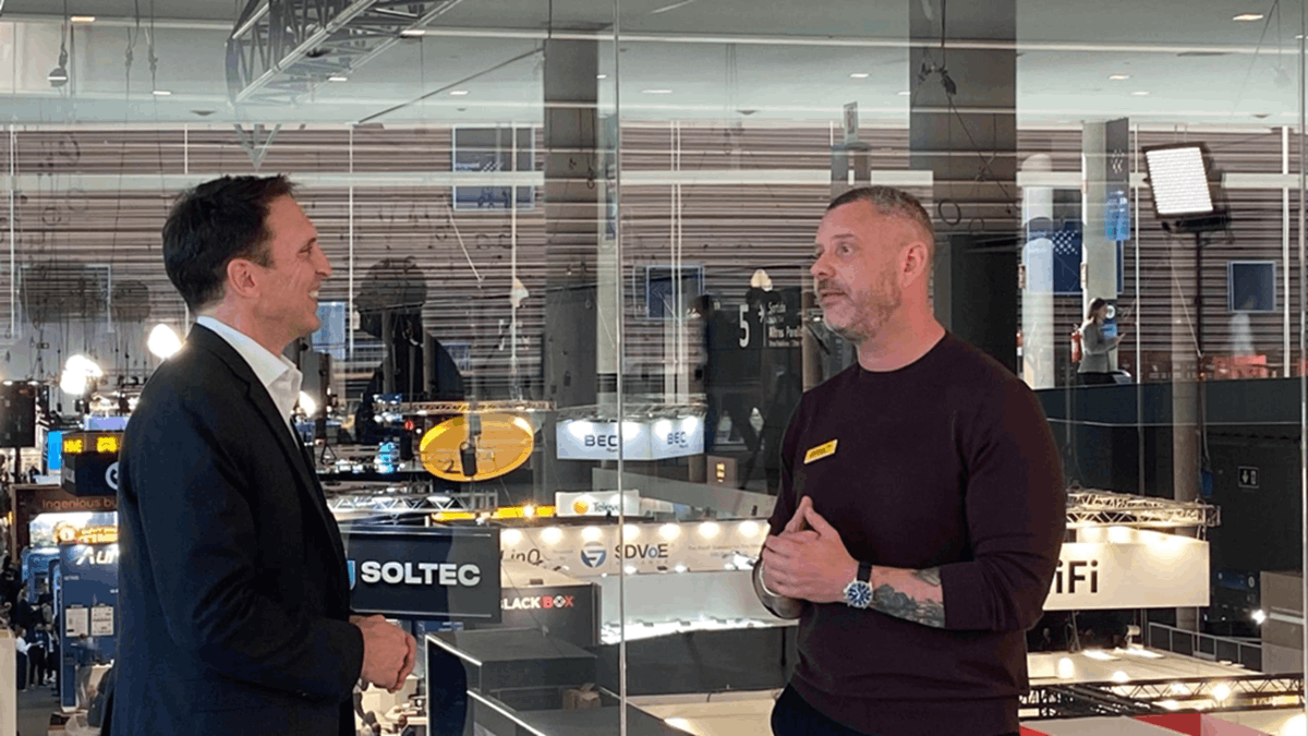 Craig Durr interviewing Olly Henderson of Jabra on meeting room scalability