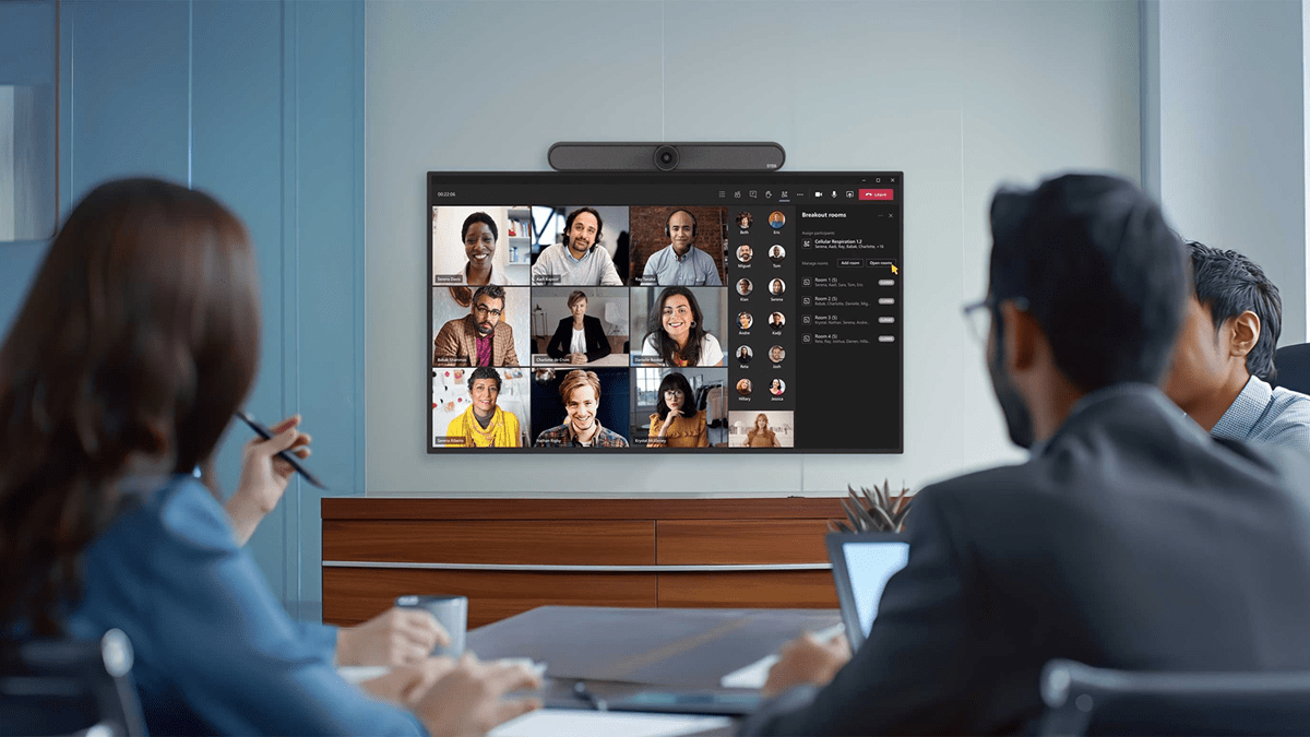 Participants of a hybrid meeting using the DTEN Bar Connect for seamless and efficient conferencing