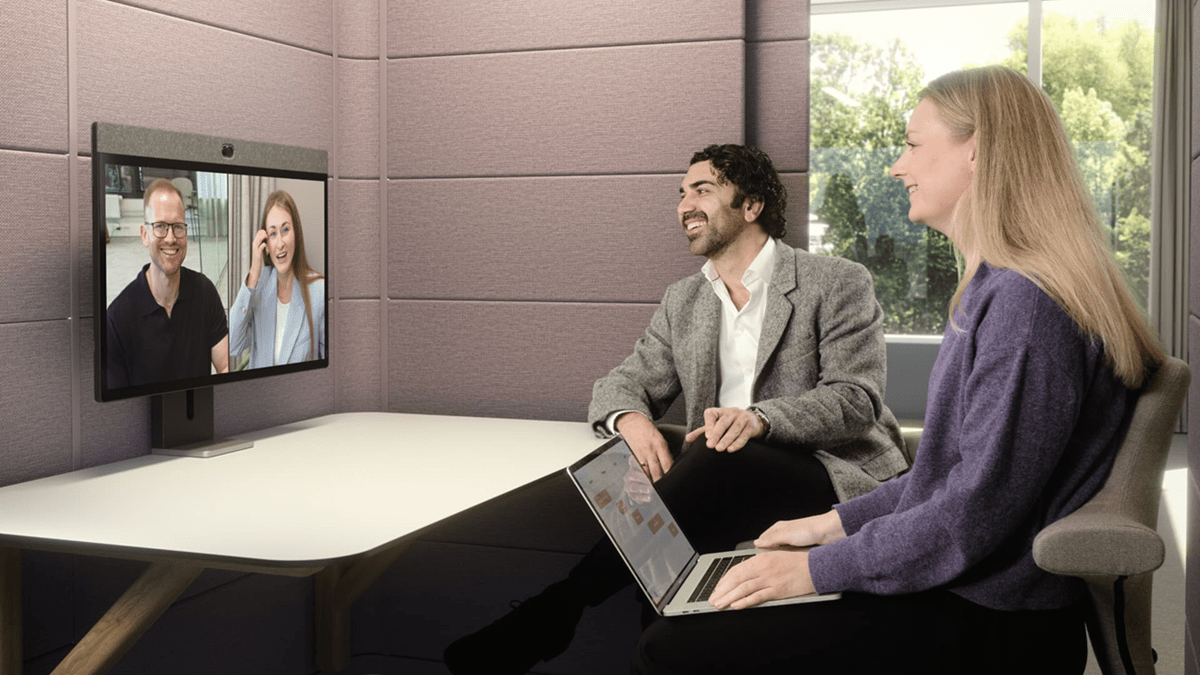Two people on location having a meeting in a small room with two other people via Neat Board 32